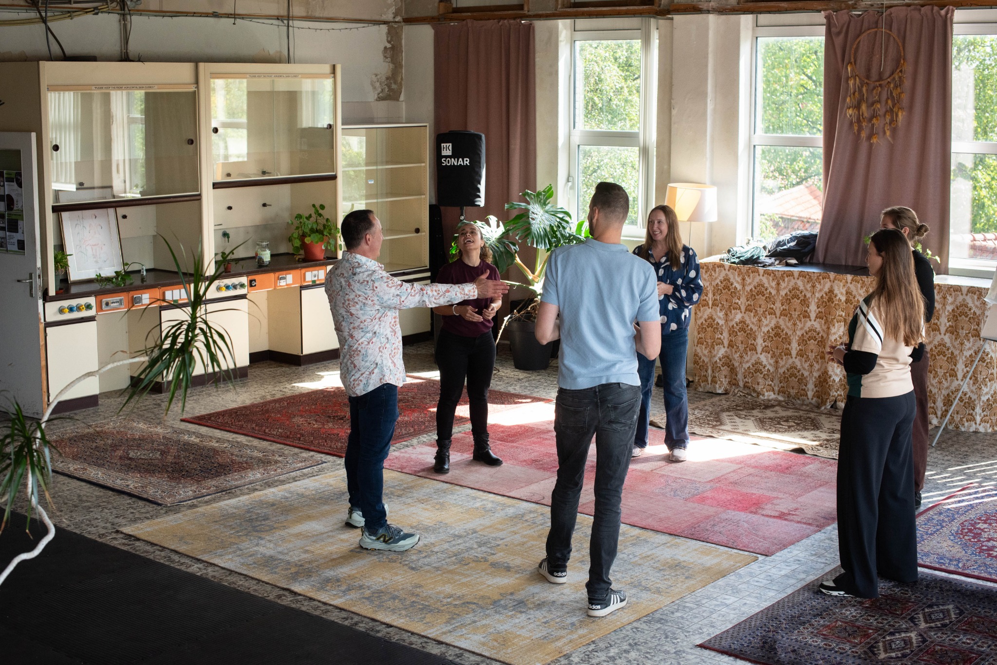 Een groep deelnemers tijdens een gezamenlijke activiteit in De TERP